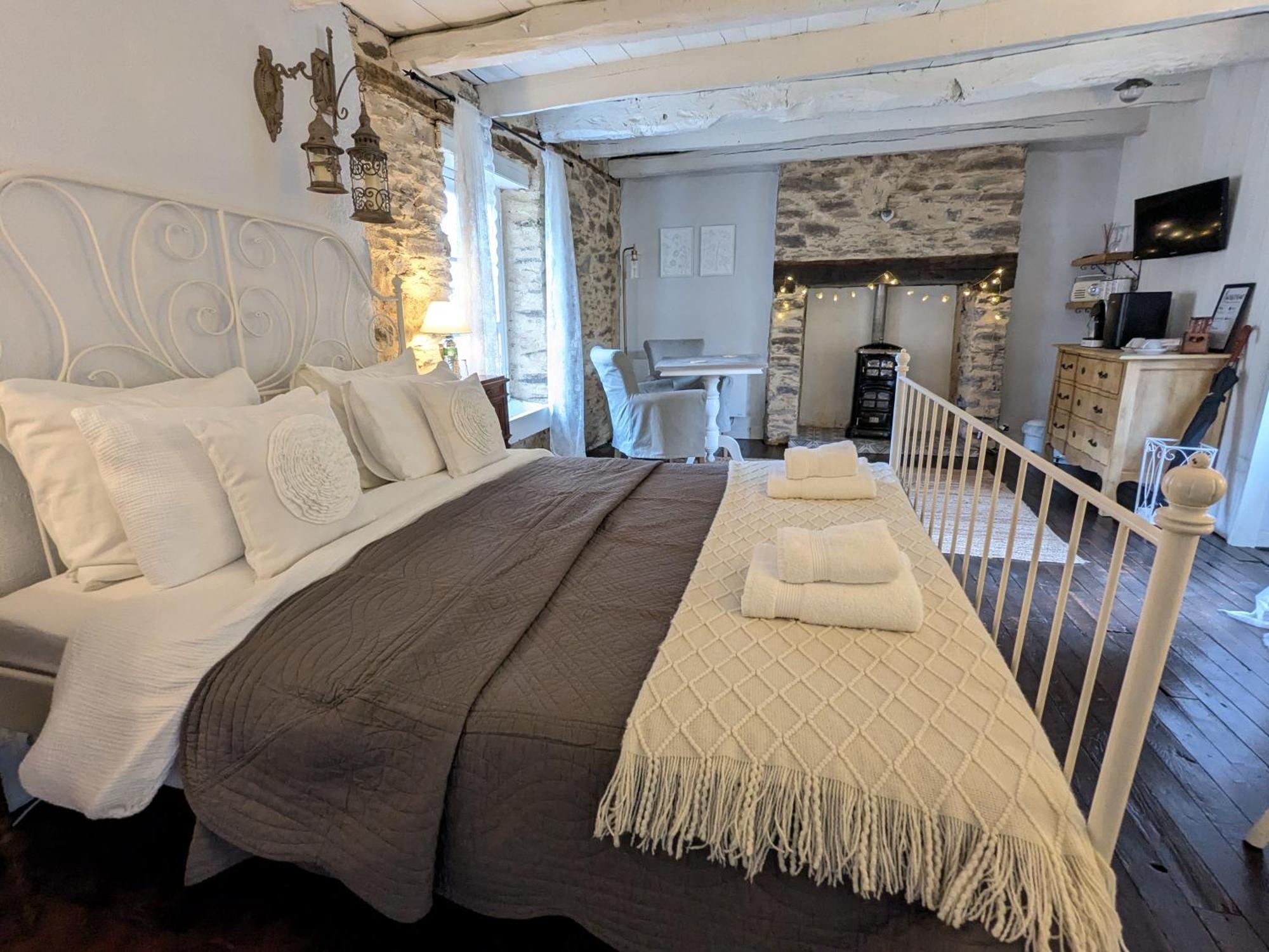 Sous Le Chateau Jumilhac-le-Grand Luaran gambar